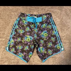 Men’s Under Armour Loose Fit Board Shorts SZ 32